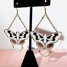 Load image into Gallery viewer, Butterflies with Gold chains
