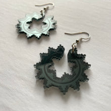 Load image into Gallery viewer, Mirror step design earrings
